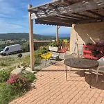 Petit à 3 Kms De La *