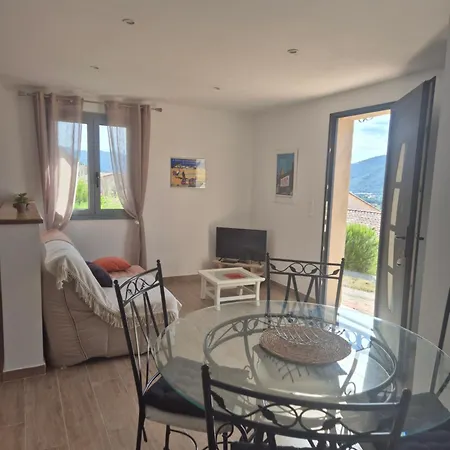 Petit à 3 Kms De La Appartement