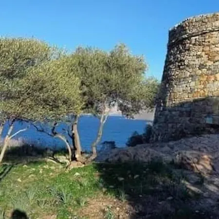 Petit A 3 Kms De La * Belgodere (Corsica)